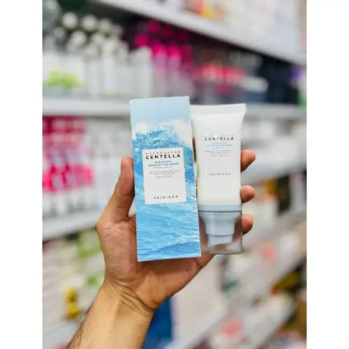Centella-Skin-Sunscreen-Model-Skin1004-Hyaluronic-Code-M707