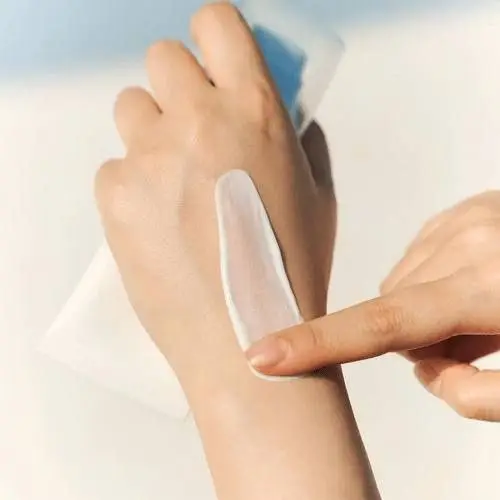 Centella-Skin-Sunscreen-Model-Skin1004-Hyaluronic-Code-M707