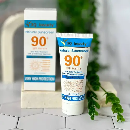 راهنمای-خرید--کرم-ضد-افتاب-بی-رنگ-تری-کیو‌بیوتی-spf-90