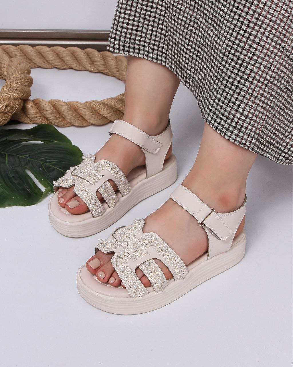Wholesale distribution of women's summer pearl sandals, code T306