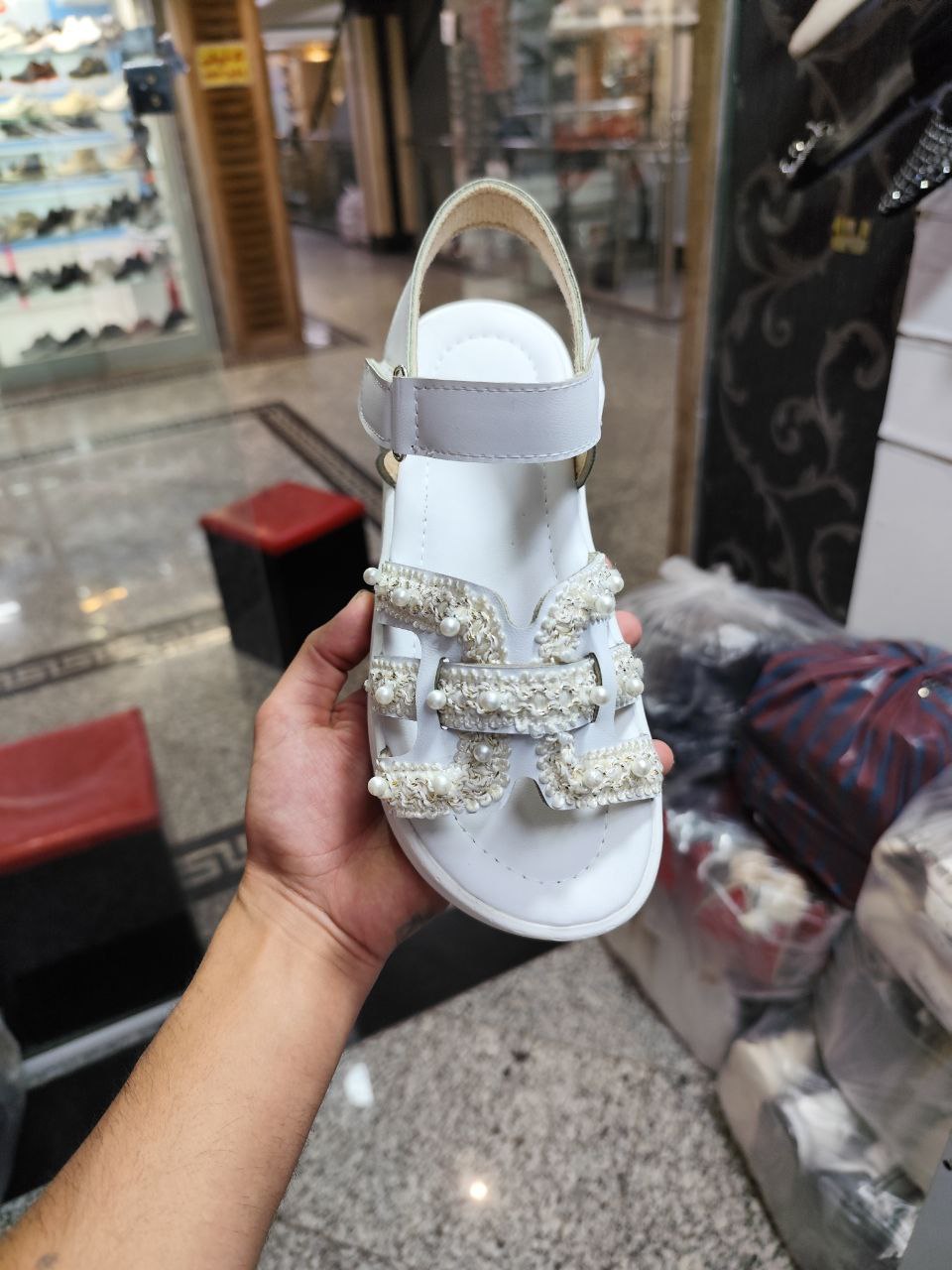 Wholesale distribution of women's summer pearl sandals, code T306