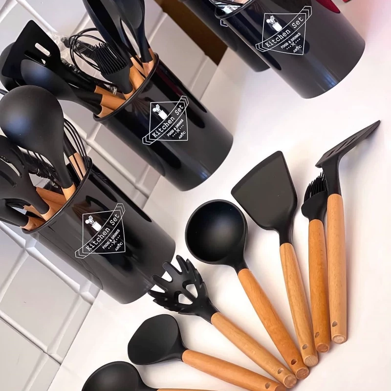 سرویس 12 پارچه ابزار آشپزخانه سیلیکونی نسوز دسته بامبو Kitchen set کدt666