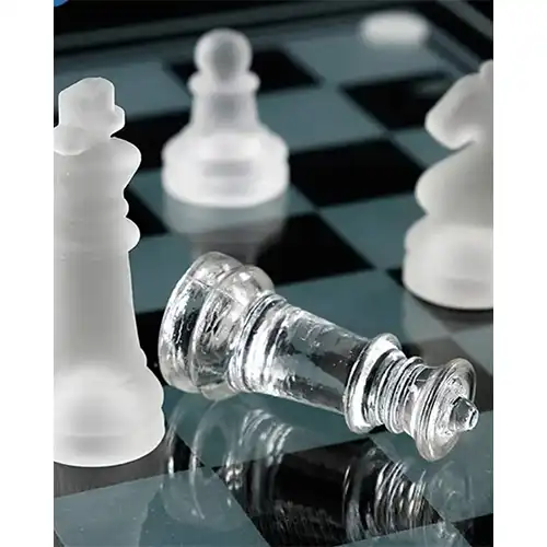 8-Cube Chess Silicone Ice Tray – Flexible & Durable