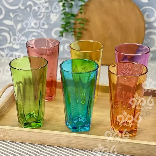 Distribution- of- tall- glasses- in- six- colors-, single- and- large