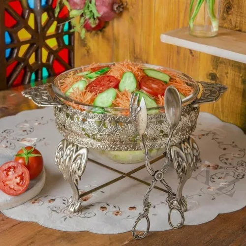Soufflé-salad-eating-and-soup-eating-single-and-major-