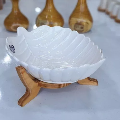 Large-leaf-design-single-and-large-dish-spread