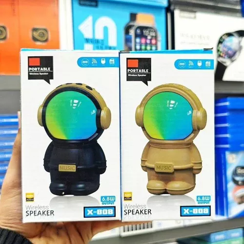Play-Bluetooth-Speaker-Astronaut-Model-x808-Single-and-Main-