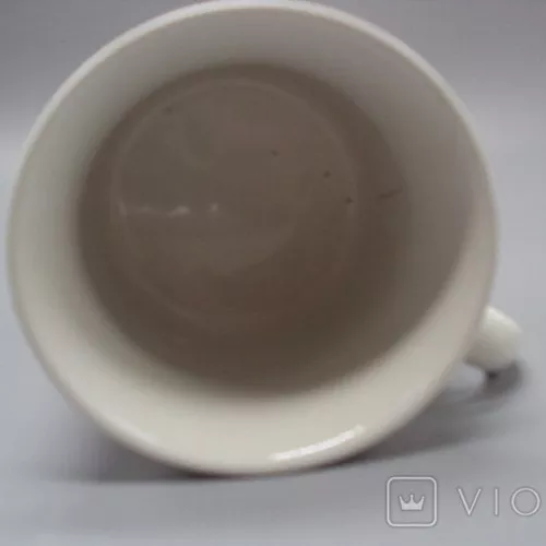 Ceramic-mug-with-a-single-and-large-design