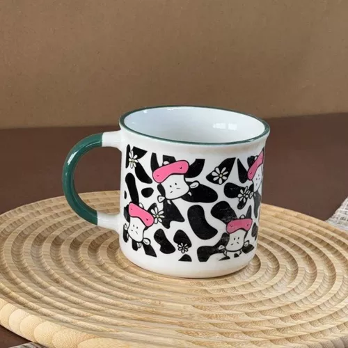 Ceramic-mug-with-a-single-and-large-design