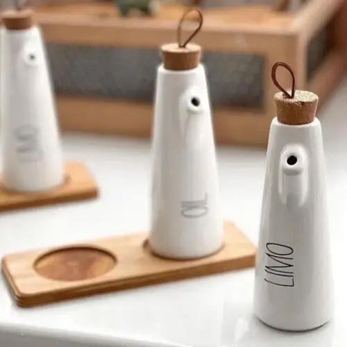 Set-of-containers-of-oil-code-b379