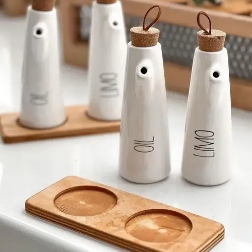 Set-of-containers-of-oil-code-b379