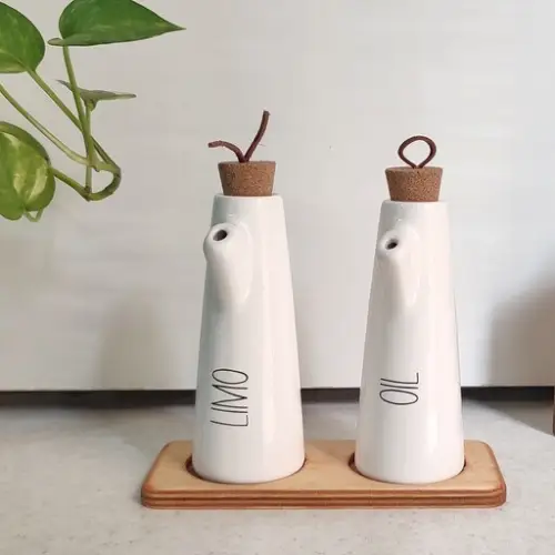 Set-of-containers-of-oil-code-b379