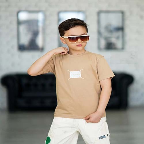 تي شيرت مطبوع عليه صورة واحدة