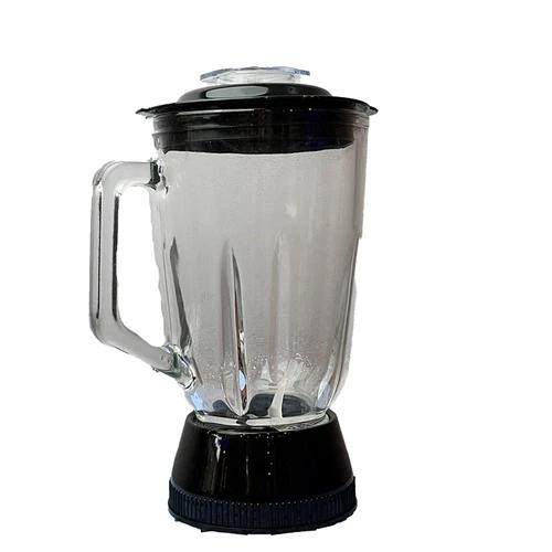 آبمیوه گیری ندوا ND-629 در حال استفاده برای تهیه آبمیوه طبیعی