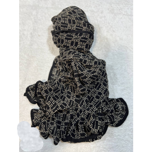 Women's shawl-flower design
