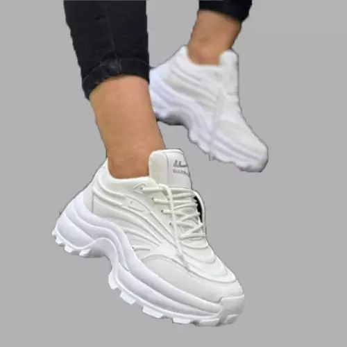 حذاء رياضي نسائي