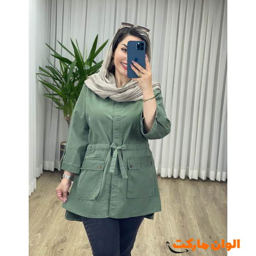 Women's coat with buttons