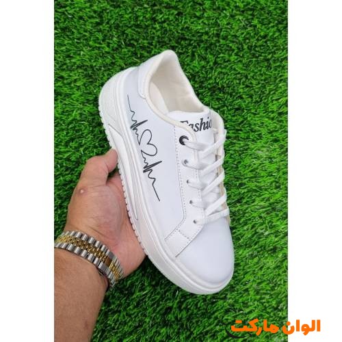 Women's sports shoes with a curtain and a heel