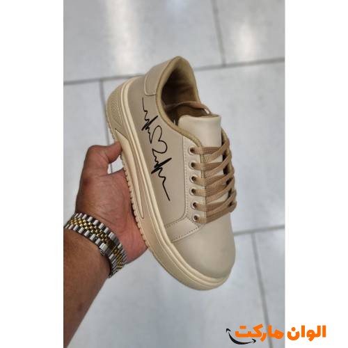 Women's sports shoes with a curtain and a heel