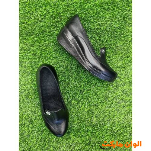 Women's_shoes_for_everyday_and_office_style_with_peak_earrings_comfortable_and_stylish_best-selling