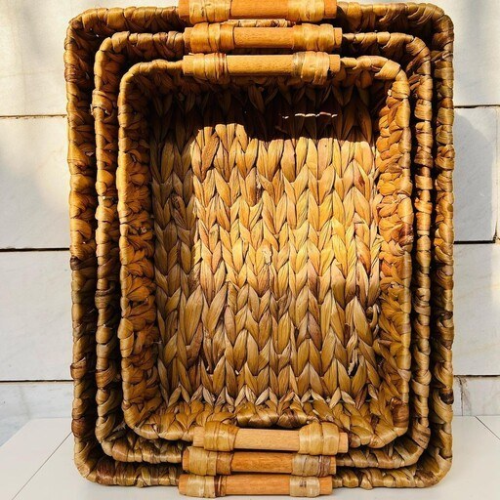 Basket-of-bread-with-a-wicker-code-z394